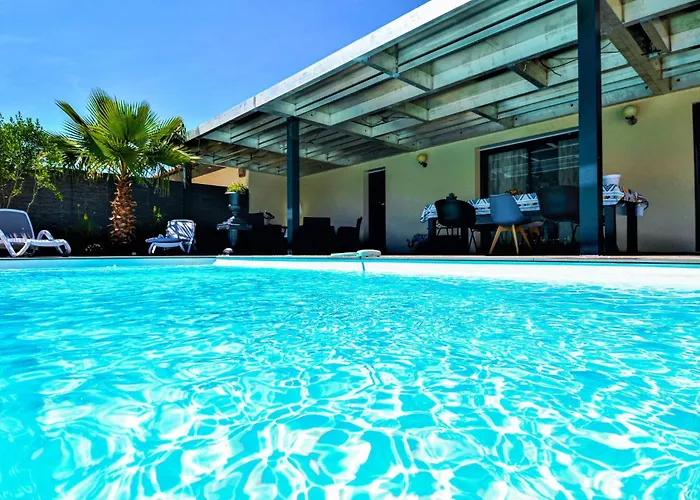 Beautiful In St Victor La Coste * Palus